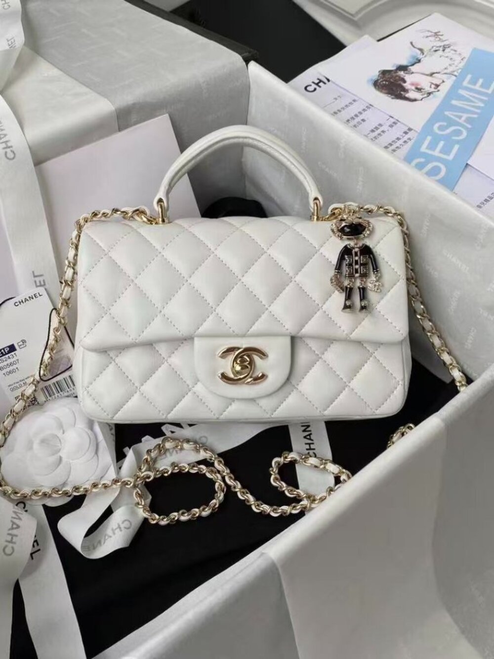 Classic CHANEL Bag: A Stylish and Versatile Choice for Elegance